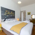 Gioffredo 14 - Spacious Apartment With Balcony