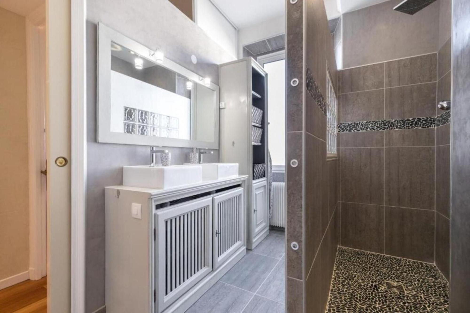 Gioffredo 14 - Spacious With Balcony Apartment *