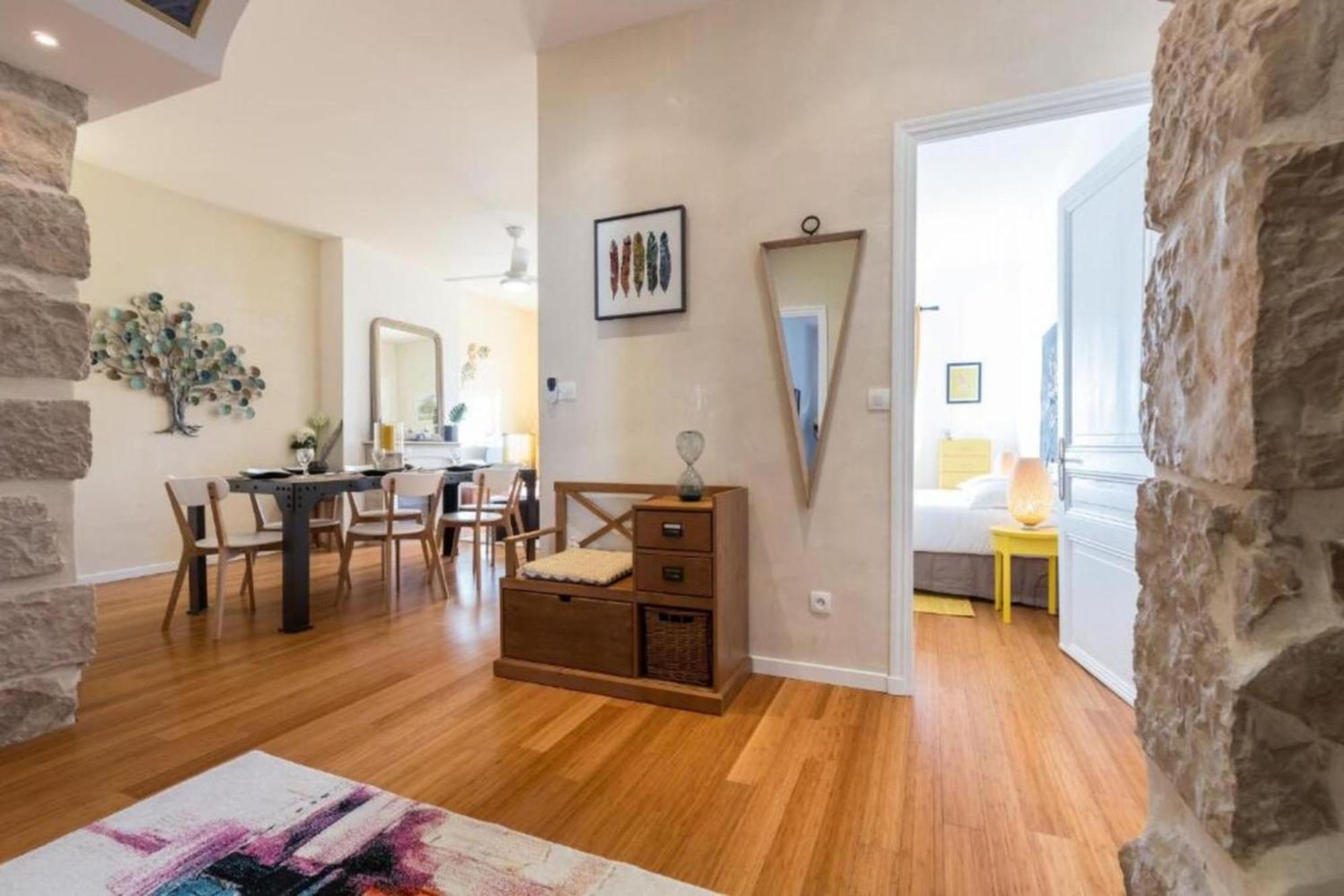 Apartment Gioffredo 14 - Spacious With Balcony